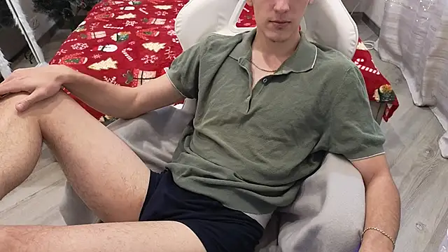 Snapshot of MoonlinSkinn chatting on December 2025 08:10:01 AM MoonlinSkinn online show from December 2025 08:10:01 AM