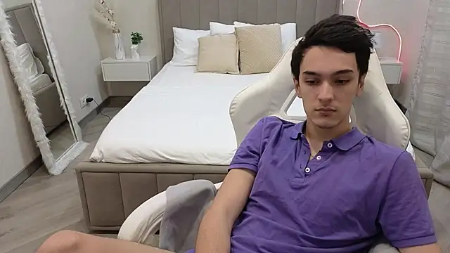 Snapshot of MoonlinSkinn chatting on January 2026 01:10:02 AM MoonlinSkinn online show from January 2026 01:10:02 AM