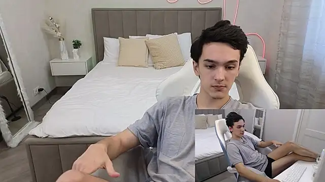 Snapshot of MoonlinSkinn chatting on January 2026 08:07:02 AM MoonlinSkinn online show from January 2026 08:07:02 AM