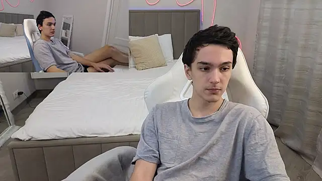 Snapshot of MoonlinSkinn chatting on January 2026 01:09:02 AM MoonlinSkinn online show from January 2026 01:09:02 AM