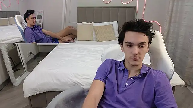 Snapshot of MoonlinSkinn chatting on February 2026 01:04:02 AM MoonlinSkinn online show from February 2026 01:04:02 AM