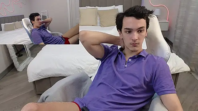 Snapshot of MoonlinSkinn chatting on February 2026 01:04:02 AM MoonlinSkinn online show from February 2026 01:04:02 AM