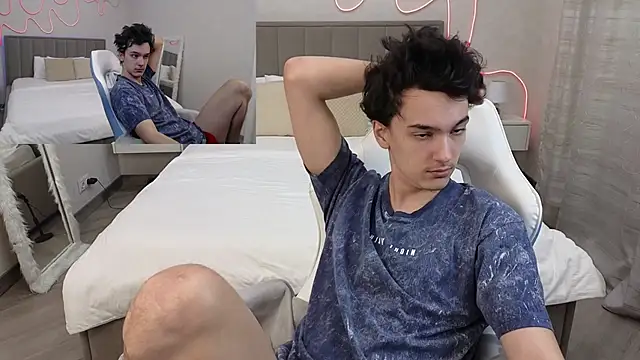 Snapshot of MoonlinSkinn chatting on February 2026 01:00:02 AM MoonlinSkinn online show from February 2026 01:00:02 AM