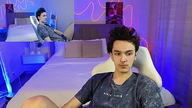 Snapshot of MoonlinSkinn chatting on February 2026 01:02:02 AM MoonlinSkinn online show from February 2026 01:02:02 AM