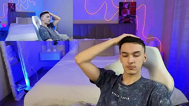 Snapshot of MoonlinSkinn chatting on February 2026 01:01:02 AM MoonlinSkinn online show from February 2026 01:01:02 AM