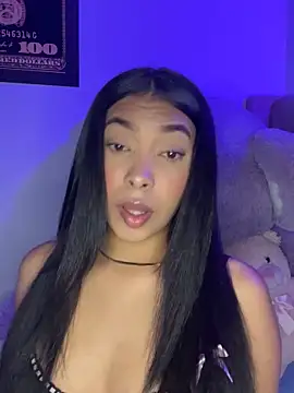 Snapshot of KarolRojas_22 chatting on February 2026 04:33:01 AM KarolRojas 22 online show from February 2026 04:33:01 AM