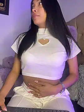 Snapshot of KarolRojas_22 chatting on February 2026 03:55:02 AM KarolRojas 22 online show from February 2026 03:55:02 AM