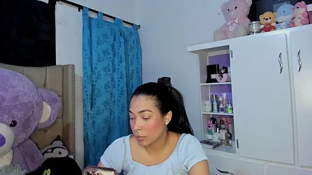 Snapshot of KarolRojas_22 chatting on March 2026 06:21:01 AM KarolRojas 22 online show from March 2026 06:21:01 AM