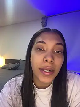 Snapshot of KarolRojas_22 chatting on May 2026 02:06:01 AM KarolRojas 22 online show from May 2026 02:06:01 AM