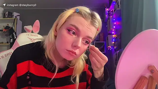 Snapshot of KittyLarva chatting on January 2026 07:54:01 AM KittyLarva online show from January 2026 07:54:01 AM