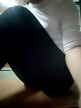 Snapshot of LianLaz chatting on February 2026 04:02:02 PM LianLaz online show from February 2026 04:02:02 PM