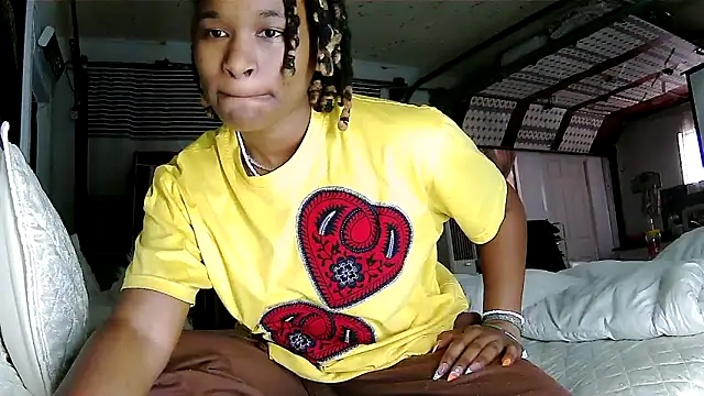 Snapshot of JuicyEbonyGoddess chatting on April 2026 12:22:02 PM JuicyEbonyGoddess online show from April 2026 12:22:02 PM
