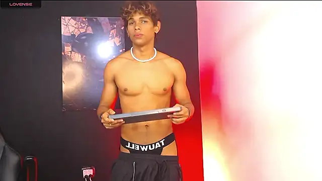 Snapshot of LiamVibes212 chatting on January 2026 01:06:02 PM LiamVibes212 online show from January 2026 01:06:02 PM