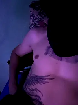 Mascarado01i online show from November 2025 10:12:01 PM