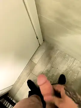 Snapshot of Razvan696969 chatting on February 2026 07:21:01 PM Razvan696969 online show from February 2026 07:21:01 PM