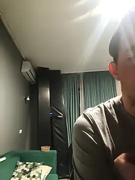 Snapshot of Razvan696969 chatting on February 2026 04:41:01 PM Razvan696969 online show from February 2026 04:41:01 PM