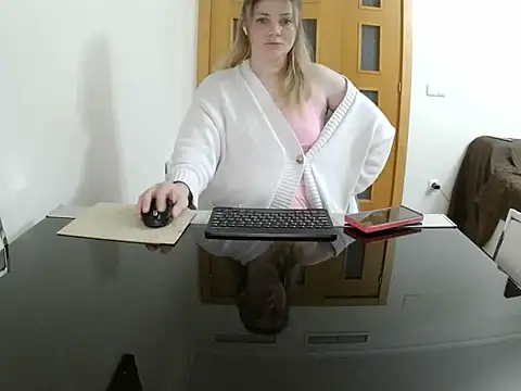 Snapshot of Adelyxveex chatting on January 2026 11:42:01 PM Adelyxveex online show from January 2026 11:42:01 PM