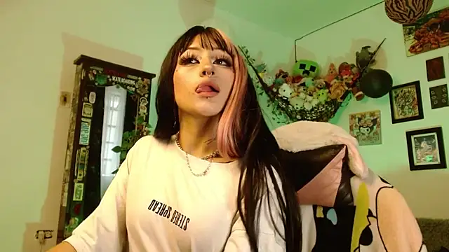 Snapshot of Layla_quinn chatting on January 2026 07:30:01 PM Layla quinn online show from January 2026 07:30:01 PM