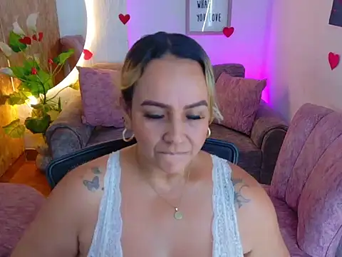 Snapshot of Aunty_milf chatting on January 2026 07:08:02 PM Aunty milf online show from January 2026 07:08:02 PM