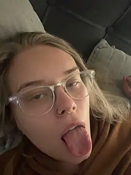 babyblue977 online show from December 2025 03:15:01 AM