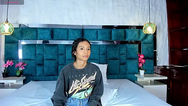  bonnyandclyde online show from February 2026 01:32:02 PM