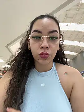 Snapshot of VictoriaaRose chatting on June 2026 08:33:02 PM VictoriaaRose online show from June 2026 08:33:02 PM