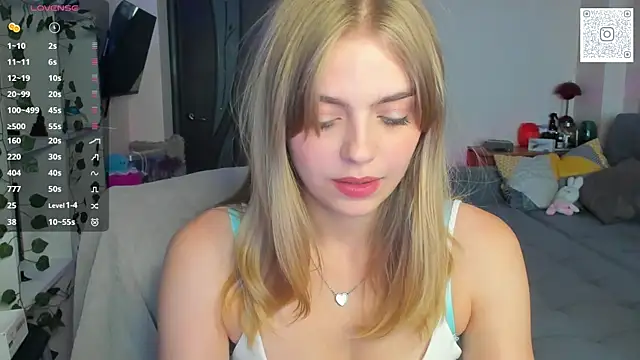 Kira Mo0n online show from July 2026 01:40:02 PM