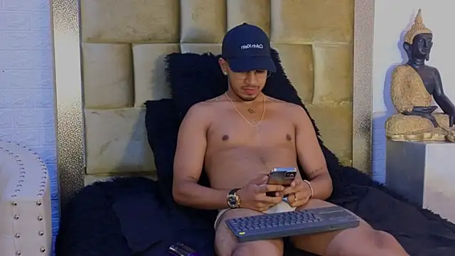 Snapshot of Brand_Collins chatting on December 2025 08:38:01 PM Brand Collins online show from December 2025 08:38:01 PM