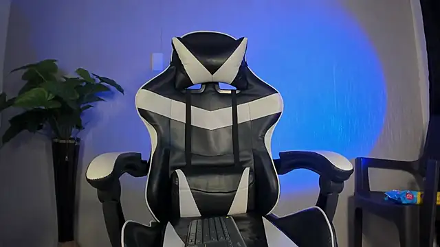 Snapshot of Brand_Collins chatting on December 2025 08:26:02 PM Brand Collins online show from December 2025 08:26:02 PM