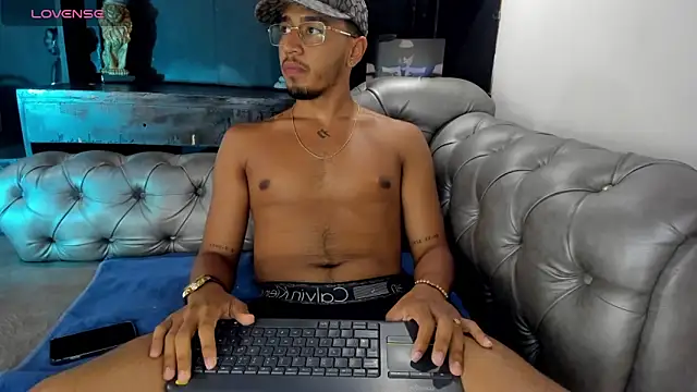 Snapshot of Brand_Collins chatting on December 2025 08:31:02 AM Brand Collins online show from December 2025 08:31:02 AM