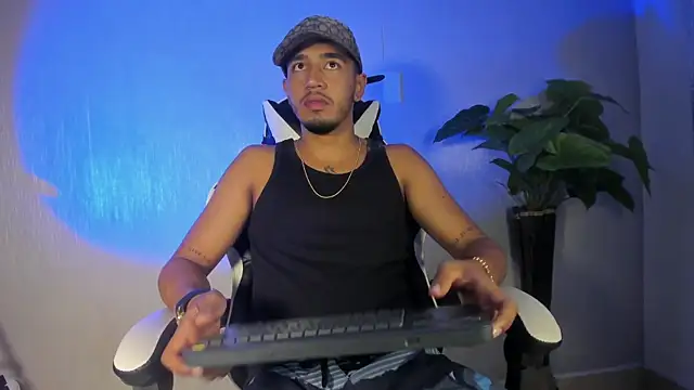 Snapshot of Brand_Collins chatting on December 2025 09:44:01 PM Brand Collins online show from December 2025 09:44:01 PM