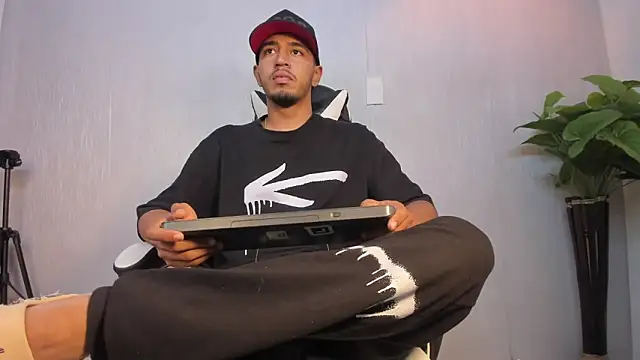 Snapshot of Brand_Collins chatting on January 2026 08:01:01 PM Brand Collins online show from January 2026 08:01:01 PM