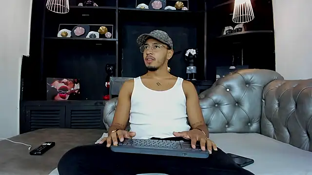 Snapshot of Brand_Collins chatting on January 2026 07:40:01 PM Brand Collins online show from January 2026 07:40:01 PM