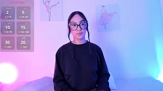 Klohewilliams  online show from December 2025 12:25:02 PM