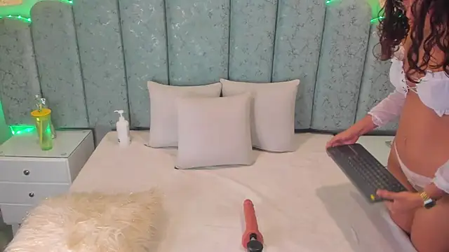 Snapshot of ninacrave_ chatting on January 2026 03:21:01 AM ninacrave online show from January 2026 03:21:01 AM