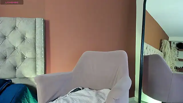 luna cute   online show from January 2026 02:10:01 PM