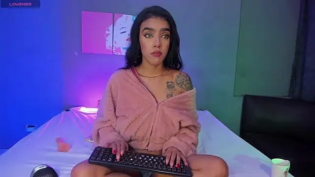 Snapshot of VictoriaMeller chatting on January 2026 10:56:02 PM VictoriaMeller online show from January 2026 10:56:02 PM