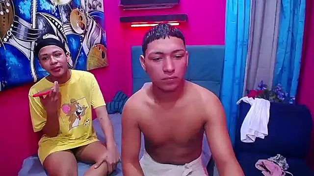 Snapshot of twinks_fuck chatting on January 2026 07:05:02 PM twinks fuck online show from January 2026 07:05:02 PM