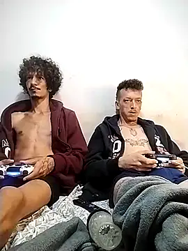 Snapshot of theyllorwillian chatting on December 2025 06:33:02 AM theyllorwillian online show from December 2025 06:33:02 AM