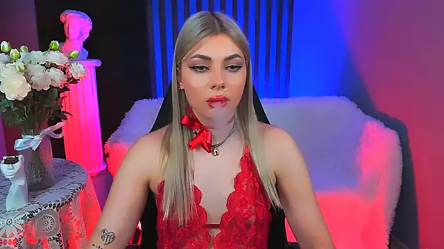 Snapshot of HyileyClark chatting on January 2026 07:11:01 PM HyileyClark online show from January 2026 07:11:01 PM