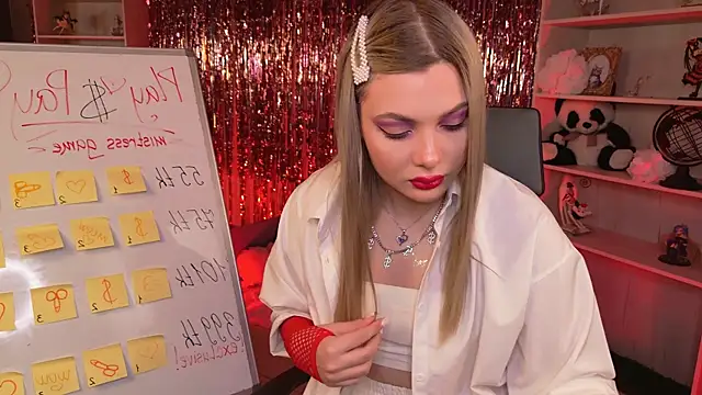 HyileyClark online show from April 2026 09:47:01 AM