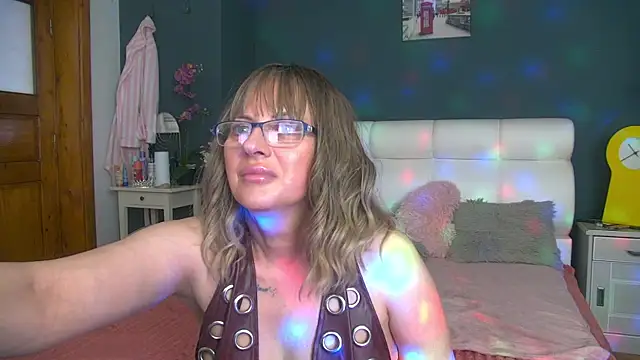Cougar Milff online show from May 2026 04:12:02 PM
