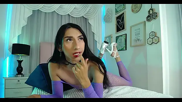 Snapshot of IsabelleDaza chatting on February 2026 12:06:01 PM IsabelleDaza online show from February 2026 12:06:01 PM