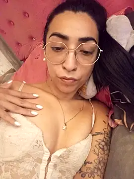 Snapshot of Yani-14 chatting on February 2026 11:11:02 PM Yani-14 online show from February 2026 11:11:02 PM