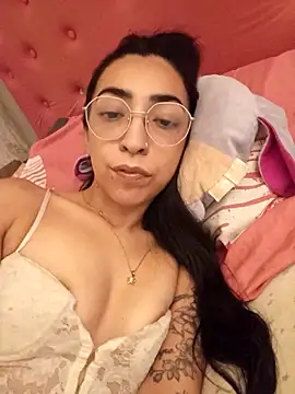 Snapshot of Yani-14 chatting on February 2026 12:11:01 AM Yani-14 online show from February 2026 12:11:01 AM