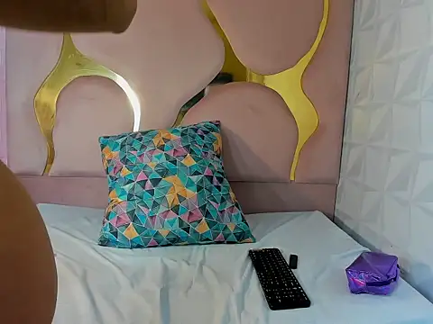 Snapshot of peachrouge chatting on December 2025 08:37:02 PM peachrouge online show from December 2025 08:37:02 PM