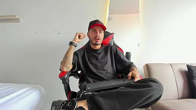 Snapshot of MatthewCullen chatting on January 2026 08:56:01 PM MatthewCullen online show from January 2026 08:56:01 PM