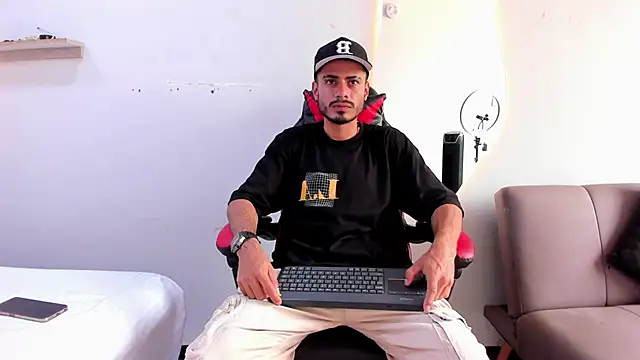 Snapshot of MatthewCullen chatting on January 2026 08:00:02 PM MatthewCullen online show from January 2026 08:00:02 PM