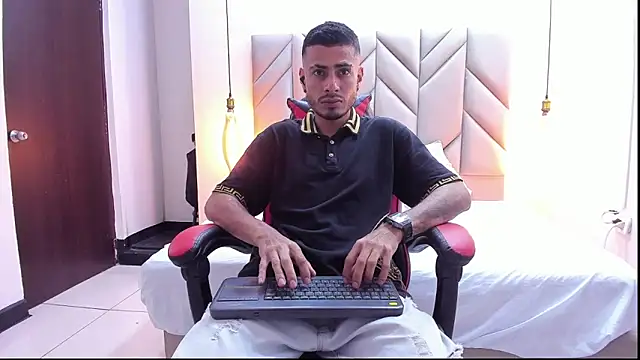 Snapshot of MatthewCullen chatting on January 2026 10:12:02 PM MatthewCullen online show from January 2026 10:12:02 PM