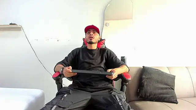 Snapshot of MatthewCullen chatting on January 2026 05:48:01 PM MatthewCullen online show from January 2026 05:48:01 PM